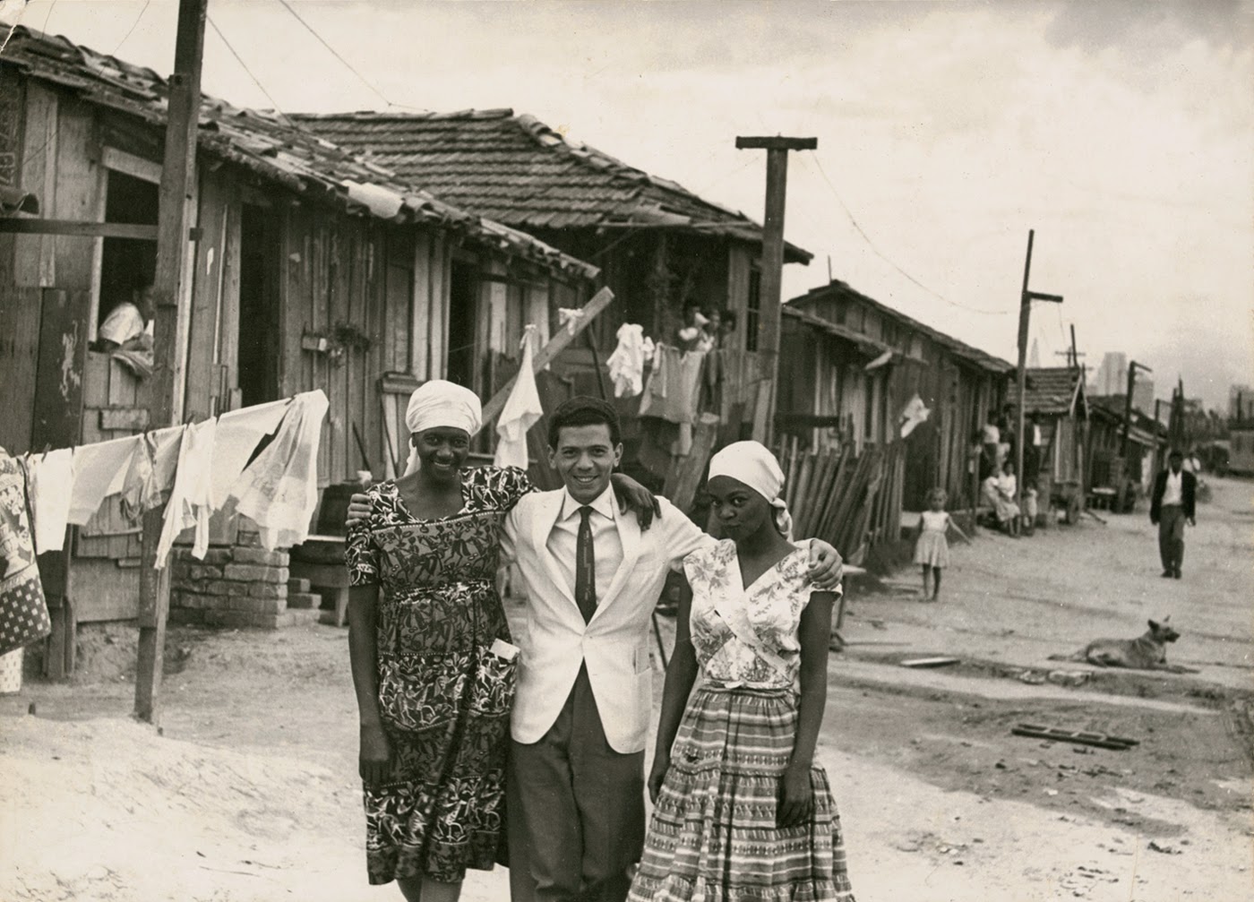 Carolina Maria de Jesus, Audálio Dantas e Ruth de Souza na Favela do Canindé. São Paulo, 1961